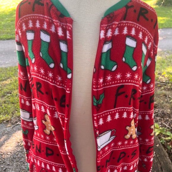 FRIENDS RED HOLIDAY ADULT SLEEPWEAR 2X FOOTLESS - Picture 8 of 11